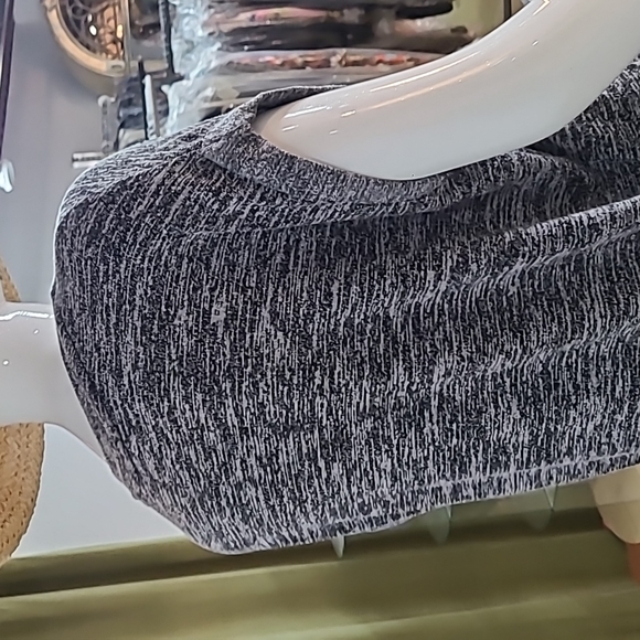 4/$20 Wilfred Free Top - Picture 2 of 7